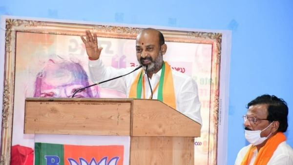 కేసీఆరే నిజమైన హంతకుడు.. బీజేపి హంతక పార్టీ అనడాన్న తప్పుబట్టిన బండి సంజయ్ కేసీఆరే నిజమైన హంతకుడు.. బీజేపి హంతక పార్టీ అనడాన్న తప్పుబట్టిన బండి సంజయ్