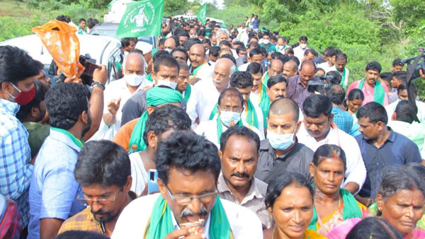 అమరావతినే ఏకైక రాజధాని ... పాదయాత్రలో నినాదం అందుకున్న బీజేపీ నేతలు