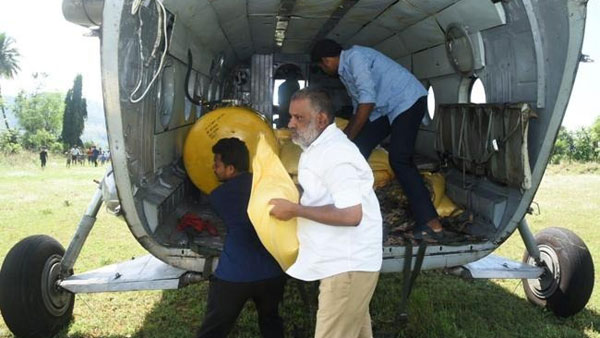 బస్తాలు మోస్తూ..సహాయక చర్యల్లో