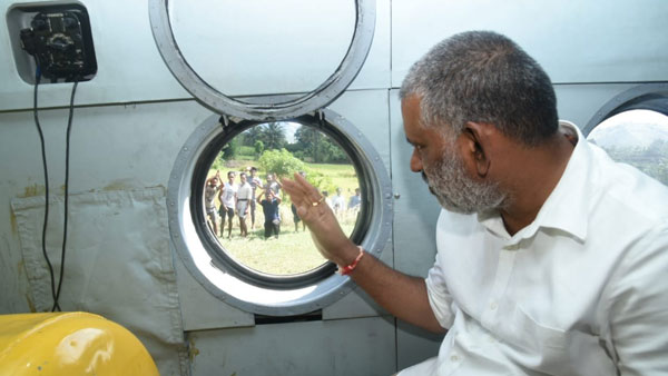 చెరువు కట్ట పైనే స్నానం.. నిద్ర