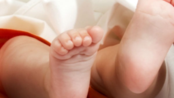 బిడ్డను ఇస్తే రూ. లక్షలు ఇస్తాము బిడ్డను ఇస్తే రూ. లక్షలు ఇస్తాము