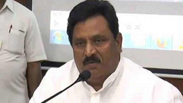 పోలీసుల అండతోనే రైతులపై ప్రభుత్వం కక్ష సాధింపు : మాజీ మంత్రి చినరాజప్ప పోలీసుల అండతోనే రైతులపై ప్రభుత్వం కక్ష సాధింపు : మాజీ మంత్రి చినరాజప్ప