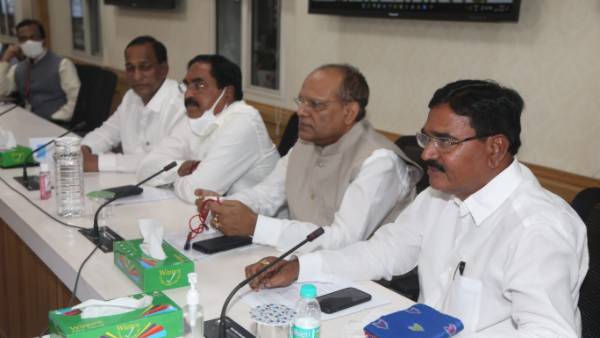  రాష్ట్ర బీజేపి గందరగోళం సృష్టిస్తోందన్న మంత్రుల బృందం.. వారికి నిబంధనలు వివరిస్తామన్న కేంద్రం