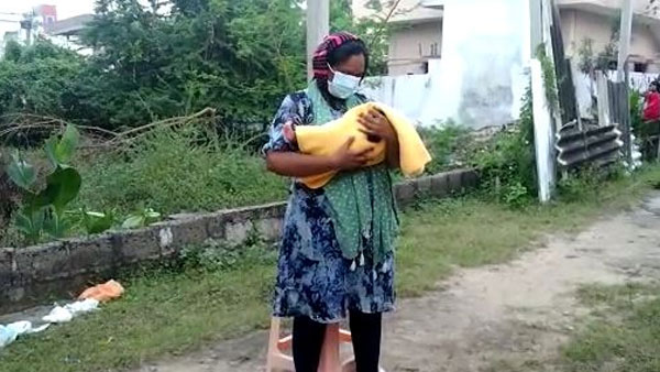 పసి బిడ్డతో ఇంటికి వచ్చిన బాలింత అయిన కోడలిపై అత్తమామల అమానుషం పసి బిడ్డతో ఇంటికి వచ్చిన బాలింత అయిన కోడలిపై అత్తమామల అమానుషం