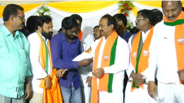 తన్ని తరిమేశాంటూ