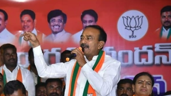 ఎస్కార్ట్ వాహనంలో