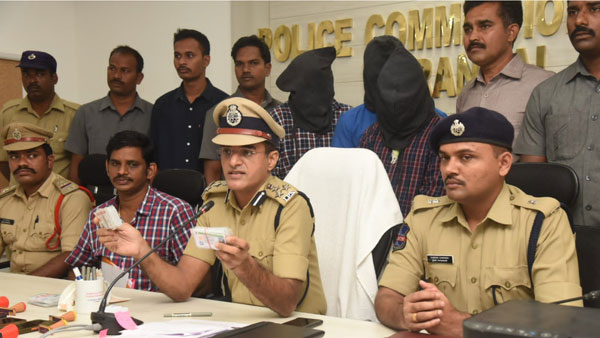 నకిలీ భీమా రెన్యువల్ కు టెక్నాలజీని వాడిన కేటుగాళ్ళు నకిలీ భీమా రెన్యువల్ కు టెక్నాలజీని వాడిన కేటుగాళ్ళు