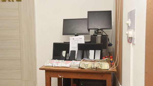 నకిలీ భీమా రెన్యువల్ అని తెలియక మోసపోయిన వినియోగదారులు నకిలీ భీమా రెన్యువల్ అని తెలియక మోసపోయిన వినియోగదారులు