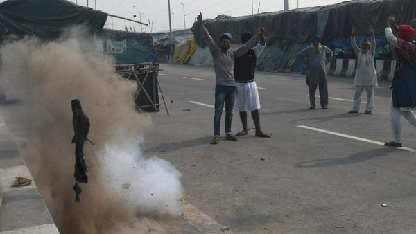 పార్లమెంట్ లో సాగు చట్టాలు రద్దు చేస్తేనే ఆందోళన విరమిస్తామన్న రైతులు 