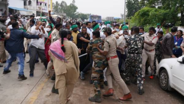 అన్నం పెట్టే అన్నదాతలకు లాఠీ దెబ్బలా? అన్నం పెట్టే అన్నదాతలకు లాఠీ దెబ్బలా?