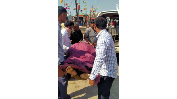indian fisherman killing : gujarat police case against 10 pakistan navy personnel