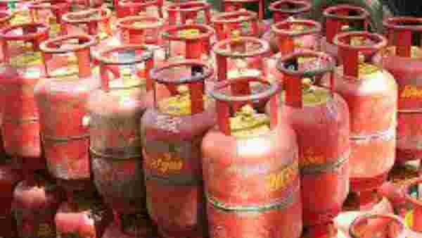 డొమెస్టిక్ సిలిండర్ల రేట్లు యధాతథం.. 6న పెంపు