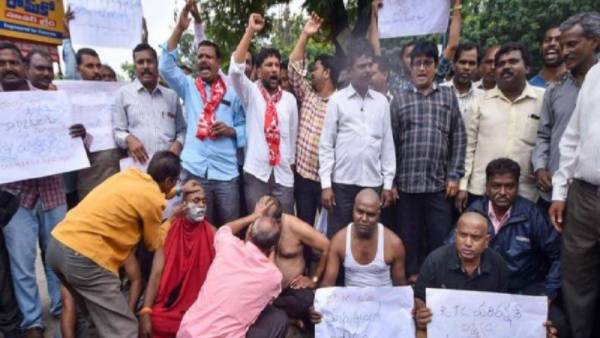  ధాన్యం కొనే వరకు ఆందోళనలు.. ధర్నా చౌక్ వద్ద నిరసనలు