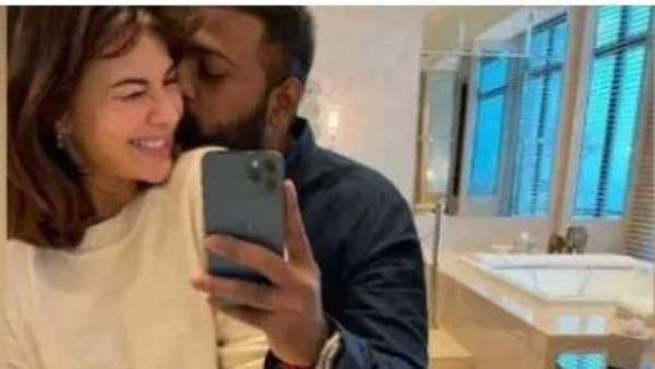 బెయిల్ పైన వచ్చిన సమయంలో ఇలా ఫొటో బెయిల్ పైన వచ్చిన సమయంలో ఇలా ఫొటో