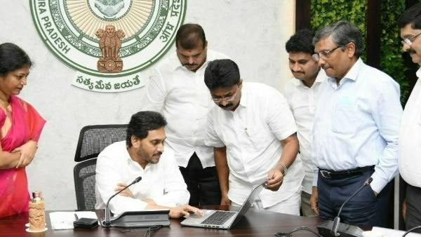  పేదరికాన్ని రూపుమాపే శక్తి చదువు ఒక్కటే.. 