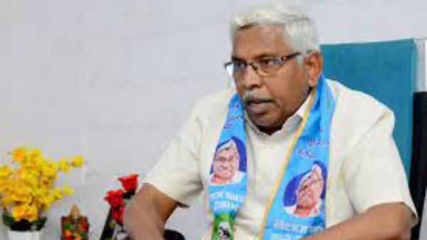 ప్రాణాలు కోల్పోయిన రైతులను కేంద్రం ఆదుకోవాలి.. అసలైన ఉద్యమానికి ఉదాహరణ ఇదేనన్న కోదండరాం ప్రాణాలు కోల్పోయిన రైతులను కేంద్రం ఆదుకోవాలి.. అసలైన ఉద్యమానికి ఉదాహరణ ఇదేనన్న కోదండరాం