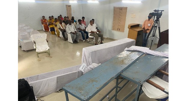 ysrcp obstruct kondapalli municipal chairman election again, councillors walkout after protests