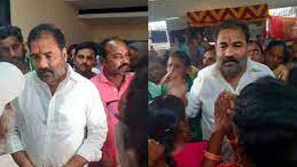 అడుగడుగునా అమరావతి ఉద్యమాన్ని వ్యతిరేకిస్తున్న వైసీపీ .. కానీ వైసీపీ ఎమ్మెల్యే మద్దతు అడుగడుగునా అమరావతి ఉద్యమాన్ని వ్యతిరేకిస్తున్న వైసీపీ .. కానీ వైసీపీ ఎమ్మెల్యే మద్దతు