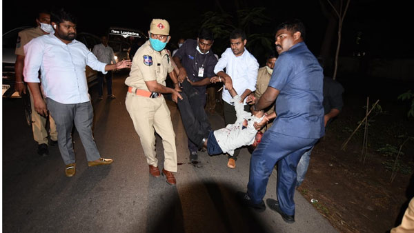సోషల్ మీడియా వేదికగా భారీ ఫాలోయింగ్..