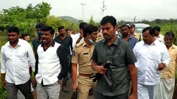 ఎంపీ గోరంట్ల మాధవ్తో బీకే వాగ్వివాదం.. ఎంపీ గోరంట్ల మాధవ్తో బీకే వాగ్వివాదం..