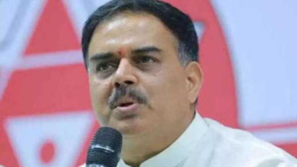 ప్రజలకు ఆపదొస్తే.. మంత్రులు, ఎమ్మెల్యేలు కనిపించరే?