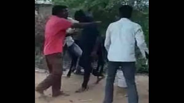  ప్రియుడికి చీరకట్టి ఊరంతా ఊరేగింపు