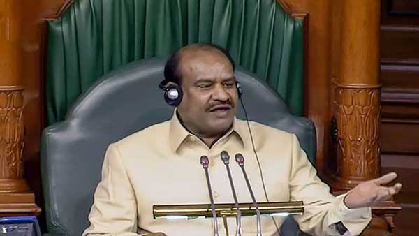 తీవ్ర స్థాయిలో వాగ్యుద్ధం..