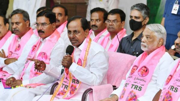  మహాధర్నాకు భయపడ్డ మోదీ.. అందుకే చట్టాలు రద్దు చేసారన్న తెలంగాణ మంత్రులు