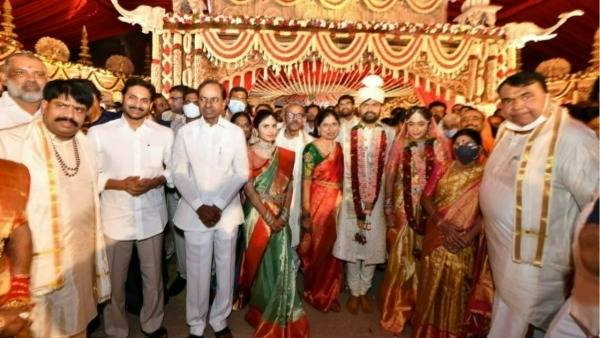 చాలాకాలం తరువాత ఇద్దరూ ఆత్మీయంగా