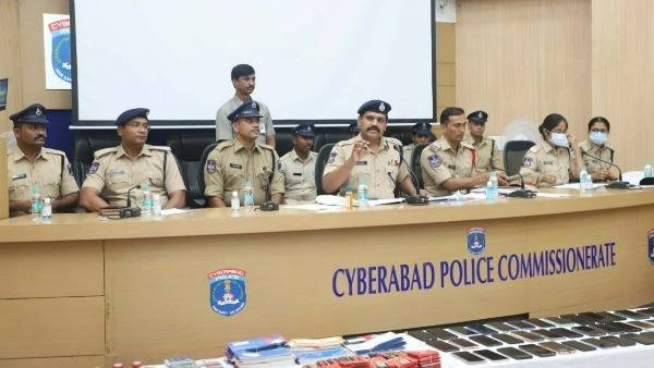 ప్రజల విజ్ఞప్తులపై వేగంగా స్పందించాలి.. పోలీసు కుంటుంబాల డెత్ బెన్పిట్స్ ని వెంటనే అందించాలన్న సీపీ