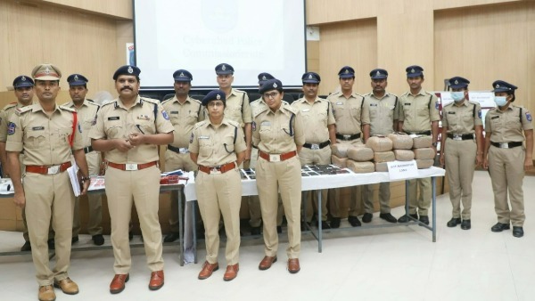 ఏ సమస్య ఉన్నా తన దృష్టి తేవాలన్న సీపీ.. క్రిందిస్ధాయి ఉద్యోగులకు భరోసా ఇచ్చిన కమీషనర్