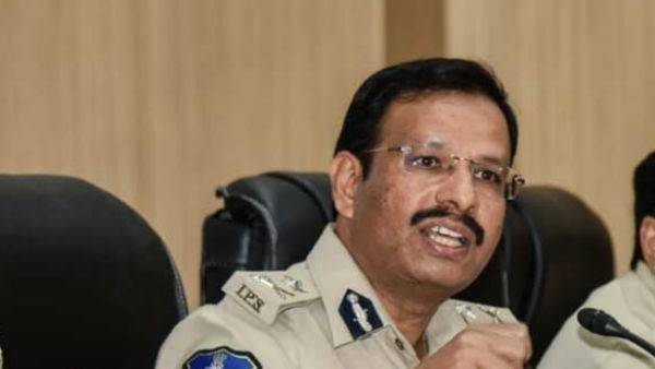 ప్రజల నుండి సలహాలు, సూచనలు తీసుకుంటూ సమస్యలను పరిష్కరిస్తున్న సజ్జనార్ 