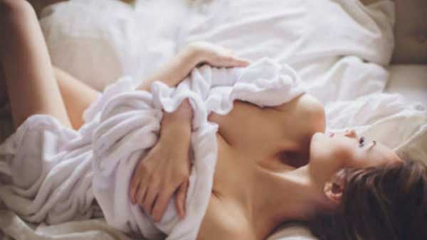 అందమైన భార్య అశ్లీల ఫోటోలు సోషల్ మీడియాలో వైరల్