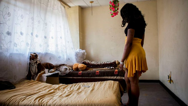 మర్మాంగం కోసేసిన యోగా టీచర్ మర్మాంగం కోసేసిన యోగా టీచర్