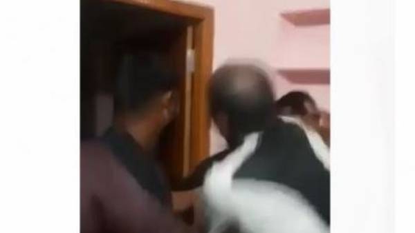  స్నేహితులతో కలిసి