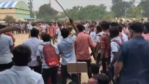 ఎవరో రాళ్లు రువ్వితే..