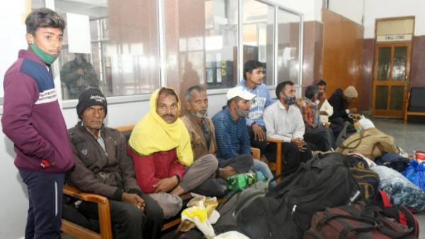 పౌరుల హత్యలతో పండిట్ల రీ ఎంట్రీకి చెక్ పౌరుల హత్యలతో పండిట్ల రీ ఎంట్రీకి చెక్