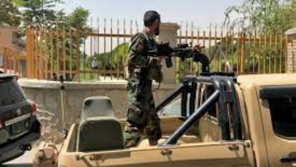 దూకుడు చర్యలతో రాజకీయ వ్యతిరేకత దూకుడు చర్యలతో రాజకీయ వ్యతిరేకత