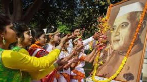 చాచా నెహ్రూ సూక్తులతో , మిఠాయిలతో బాలల దినోత్సవం జరుపుకోండి