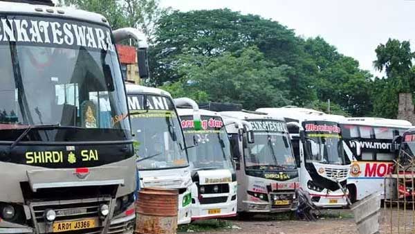 టూరిస్టులను నట్టేట ముంచిన ట్రావెల్స్..