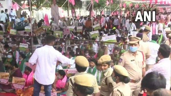 కొనుగోలు కేంద్రాలకు వెళ్లి రెచ్చగొట్టే ప్రయత్నాలు చేస్తున్నారన్న మంత్రి కొనుగోలు కేంద్రాలకు వెళ్లి రెచ్చగొట్టే ప్రయత్నాలు చేస్తున్నారన్న మంత్రి