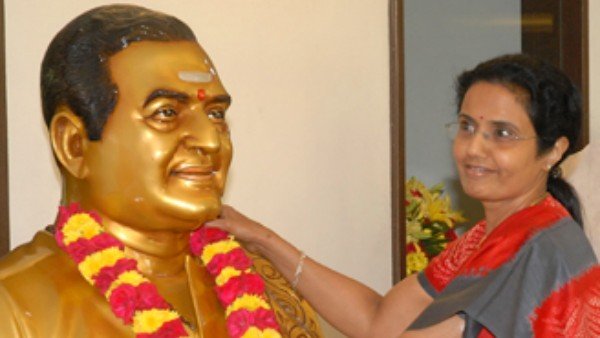 ఎన్టీఆర్ కుమార్తెగా భువనేశ్వరిని గౌరవిస్తాం.. ఎన్టీఆర్ కుమార్తెగా భువనేశ్వరిని గౌరవిస్తాం..