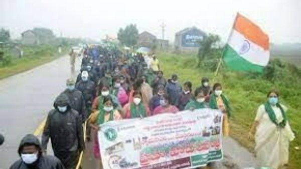 అమరావతి కోసం కొనసాగుతున్న పాదయాత్ర .. కౌంటర్ గా ఉత్తరాంధ్రలోనూ 