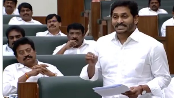 ఇంట్లో ఖాలీగా కూర్చోలేదు.. యంత్రాంగంతో సమీక్షలు చేస్తూనే ఉన్నానన్న జగన్.. ఇంట్లో ఖాలీగా కూర్చోలేదు.. యంత్రాంగంతో సమీక్షలు చేస్తూనే ఉన్నానన్న జగన్..