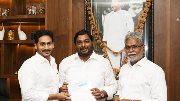 YS Jagan handovers Bform to MLC candidates Kalyani and Arun Kumar to be elected under MLA quota