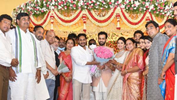 CM YS Jagan attended marriage reception of the daughter of Pathapatnam MLA Reddy Shanti
