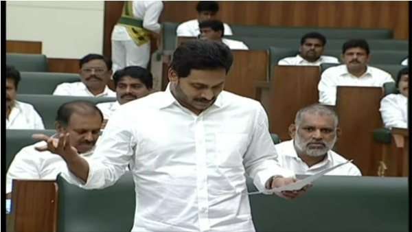 దేవుడు చూస్తున్నాడన్న జగన్ దేవుడు చూస్తున్నాడన్న జగన్