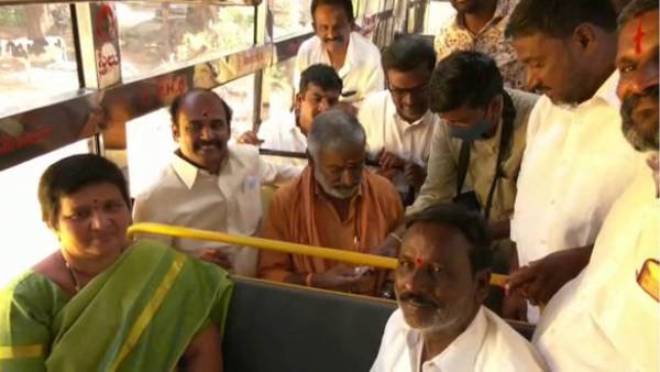 ఆర్టీసీ బస్సులో టికెట్ కొనుక్కొని ప్రయాణం చేసిన పెద్దిరెడ్డి ఆర్టీసీ బస్సులో టికెట్ కొనుక్కొని ప్రయాణం చేసిన పెద్దిరెడ్డి