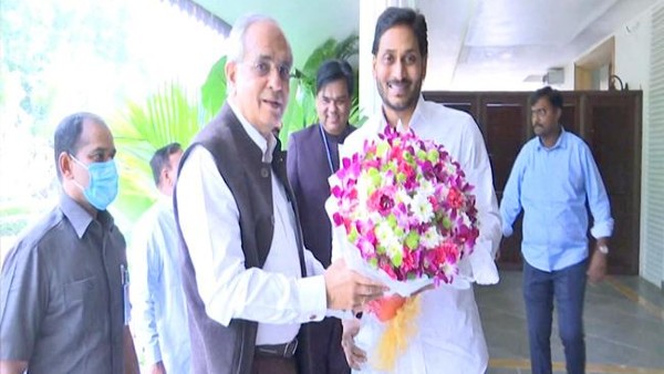 ఏపీ సర్కారు పనితీరు భేష్ అంటూ నీతి ఆయోగ్ రాజీవ్ కుమార్