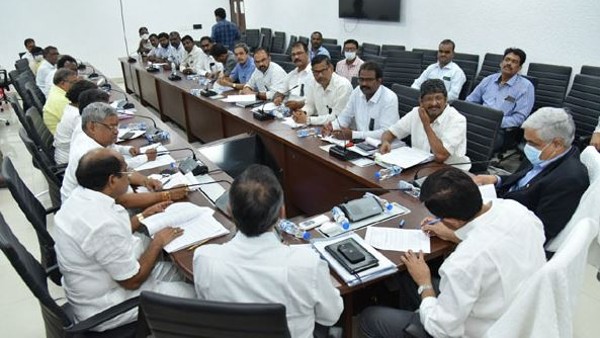 ఉద్యోగుల ఉద్యమం తాత్కాలిక వాయిదా